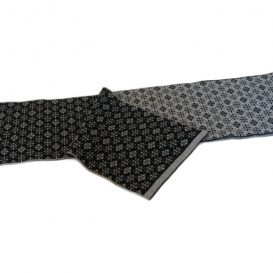 snow_scarf_bw_detail_2