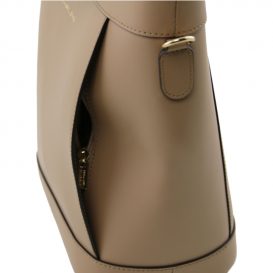 DEMETRA ルーガ・カーフレザーの２WAYバケツ型バッグ