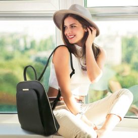 イタリア製サフィアーノレザーのリュック TL BAG、モデル着用イメージ
