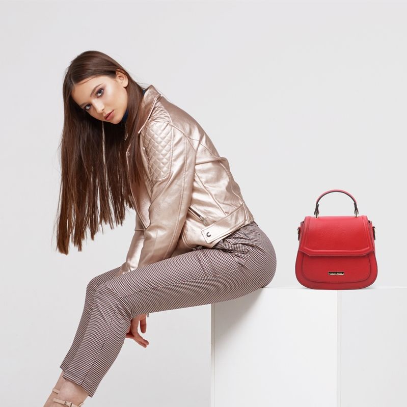 イタリア製シボ型押しレザーの2WAYハンドバッグ TL BAG、使用イメージ