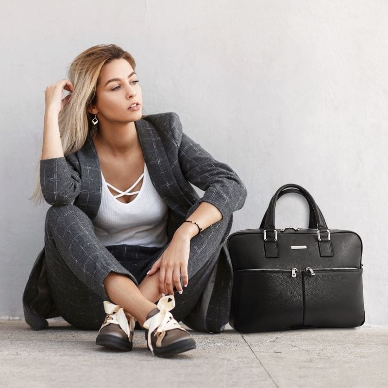 イタリア製シボ型押しレザーPC搬送ビジネスバッグ TREVISO、使用イメージ