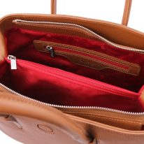 イタリア製シボ型押しレザーの2WAYハンドバッグ CAMELIA、コニャック、詳細2