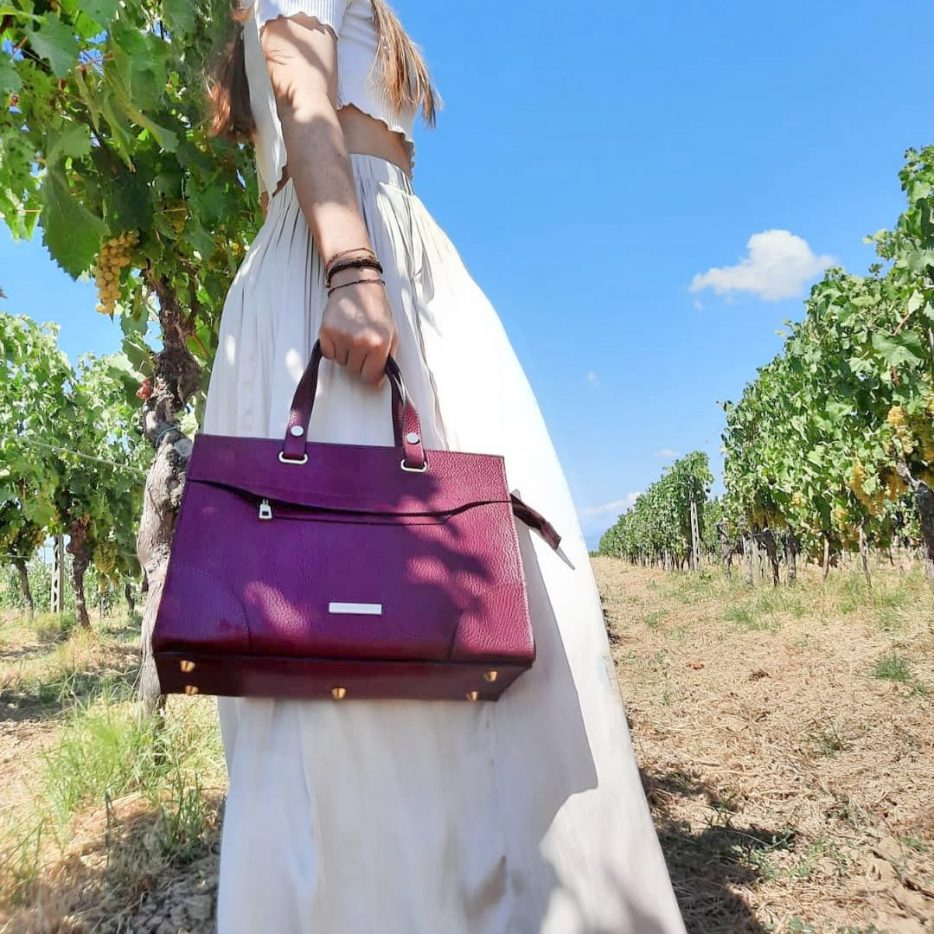 イタリア製シボ型押しレザーの2WAYハンドバッグ TL BAG、使用イメージ2