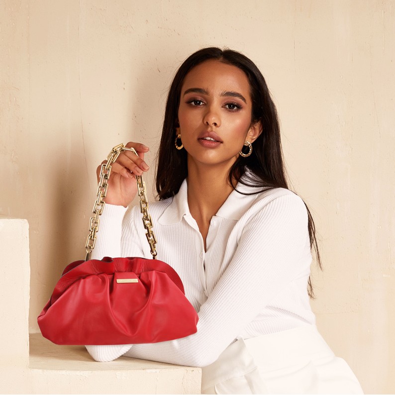 イタリア製フルグレインレザー2タイプ・ストラップのクラッチ&ポシェット TL BAG、使用イメージ