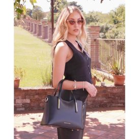 イタリア製スムースボックスレザー2WAYトートバッグSサイズ OLIMPIA、使用イメージ イタリア製スムースボックスレザー2WAYトートバッグSサイズ OLIMPIA、使用イメージ