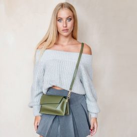 イタリア製スムースレザーショルダーバッグ TL BAG、使用イメージ イタリア製スムースレザーショルダーバッグ TL BAG、使用イメージ
