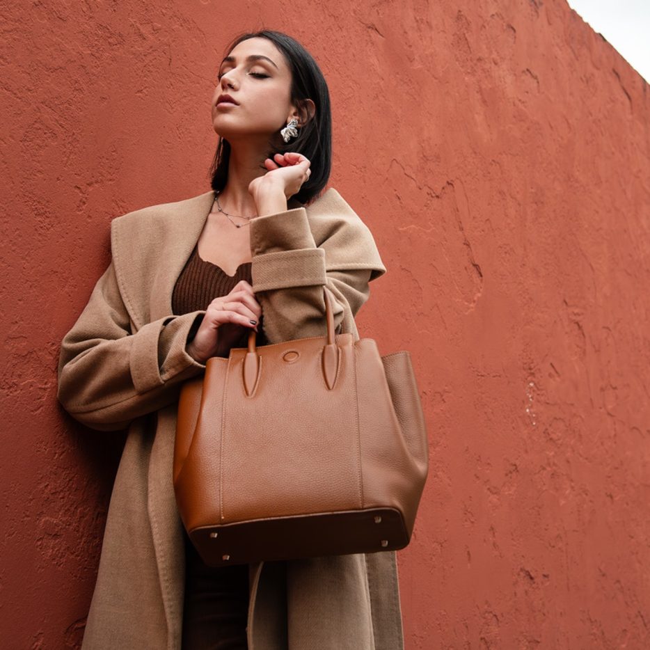 イタリア製シボ型押しレザーの2WAYハンドバッグ TULIPAN、使用イメージ