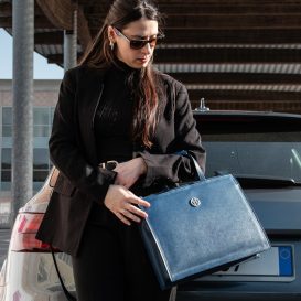 イタリア製サフィアーノレザー2WAYビジネスバッグ PALERMO、使用イメージ イタリア製サフィアーノレザー2WAYビジネスバッグ PALERMO、使用イメージ