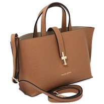 イタリア製 AGATHA シボ型押しレザー2WAYハンドバッグ、キャラメル