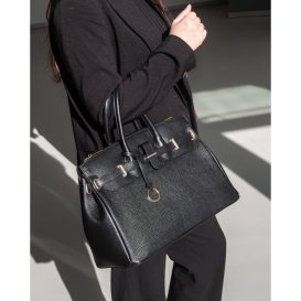 イタリア製 シボ型押しレザーのエレガントなハンドバッグTL BAG、使用イメージ イタリア製 シボ型押しレザーのエレガントなハンドバッグTL BAG、使用イメージ