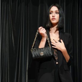 イタリア製シボ型押しレザー3WAYミニボストンバッグ CHANTILLY、使用イメージ イタリア製シボ型押しレザー3WAYミニボストンバッグ CHANTILLY、使用イメージ