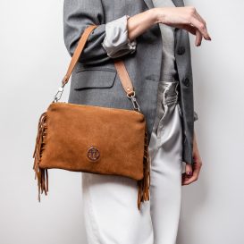 イタリア製スエードレザー2WAYショルダーバッグ NOMADE、使用イメージ