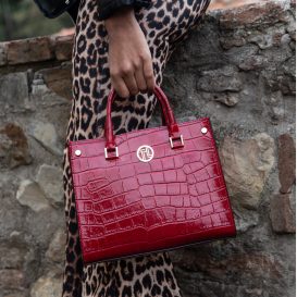 イタリア製CROQUE クロコ型押しレザー2WAYハンドバッグ、使用イメージ イタリア製CROQUE クロコ型押しレザー2WAYハンドバッグ、使用イメージ