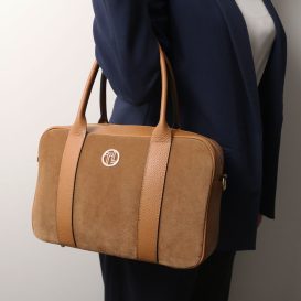 イタリア製スエードレザー2WAYバッグ STEPHANY、使用イメージ