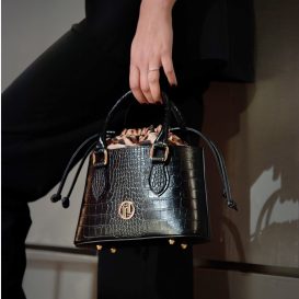 イタリア製CROQUE クロコ型押しレザー&ヒョウ柄ミックス2WAYハンドバッグ、使用イメージ イタリア製CROQUE クロコ型押しレザー&ヒョウ柄ミックス2WAYハンドバッグ、使用イメージ
