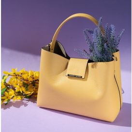 イタリア製シボ型押しレザーの2WAYショルダーバッグ CLIO、使用イメージ イタリア製シボ型押しレザーの2WAYショルダーバッグ CLIO、使用イメージ