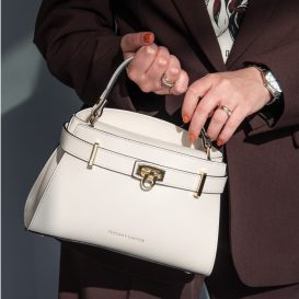 イタリア製MAISY スムースボックスレザー2WAYハンドバッグ、使用イメージ イタリア製MAISY スムースボックスレザー2WAYハンドバッグ、使用イメージ