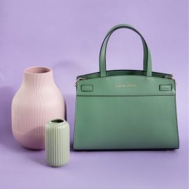 イタリア製スムースボックスレザー2WAYハンドバッグMUSA、ミントグリーン使用イメージ イタリア製スムースボックスレザー2WAYハンドバッグMUSA、ミントグリーン使用イメージ