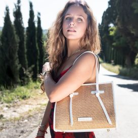 イタリア製 FRAME ラフィア&レザー2WAYトートバッグ、使用イメージ イタリア製 FRAME ラフィア&レザー2WAYトートバッグ、使用イメージ