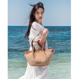 イタリア製SOLEIL ラフィア&レザー2WAYトートバッグ、使用イメージ イタリア製SOLEIL ラフィア&レザー2WAYトートバッグ、使用イメージ