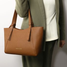 イタリア製LIBRA 大粒シボ型押しレザートートバッグ、使用イメージ イタリア製LIBRA 大粒シボ型押しレザートートバッグ、使用イメージ