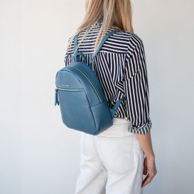 イタリア製ARCO大粒シボ型押しレザーフロントポケットリュック、使用イメージ イタリア製ARCO大粒シボ型押しレザーフロントポケットリュック、使用イメージ