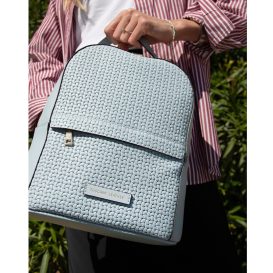 イタリア製DEDALO イントレチャート編み込み風フルグレインレザーリュック、使用イメージ イタリア製DEDALO イントレチャート編み込み風フルグレインレザーリュック、使用イメージ