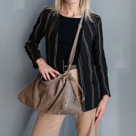 イタリア製ALLURE スエードレザー2WAYショルダーバッグ、使用イメージ イタリア製ALLURE スエードレザー2WAYショルダーバッグ、使用イメージ